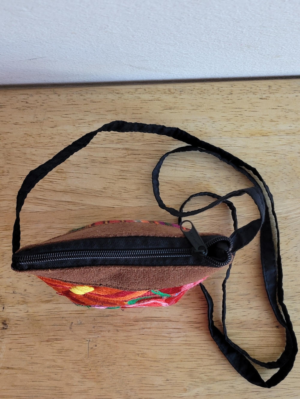 Embroidered Floral Crossbody Pouch - Multicolor - Picture 2 of 8